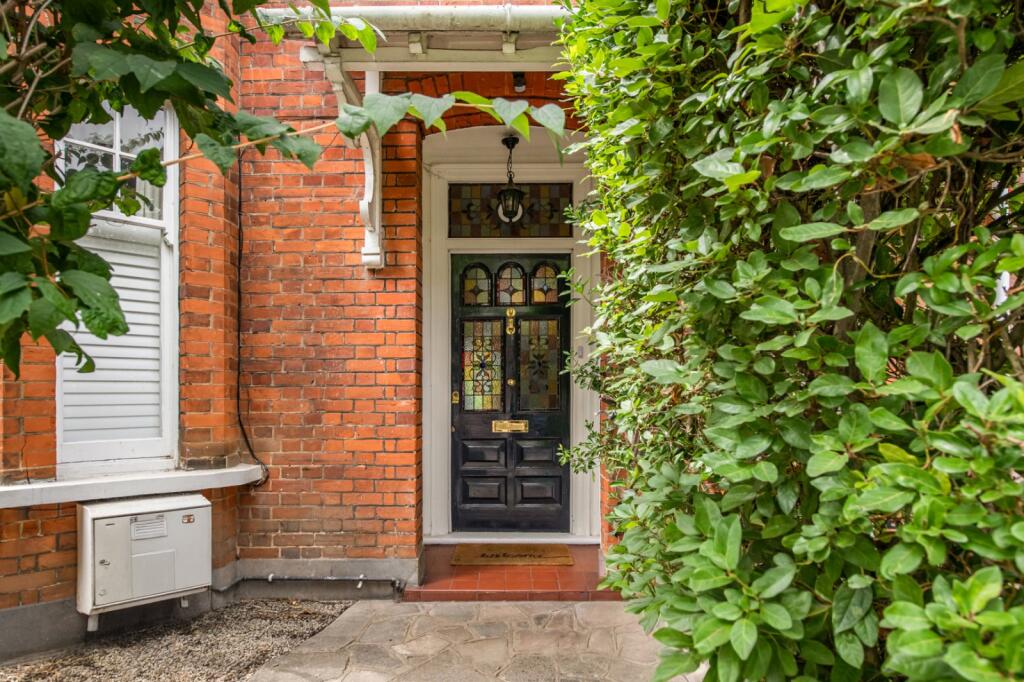 5 bed Mid Terraced House for rent in Richmond upon Thames. From Chestertons Estate Agents - Kew Lettings