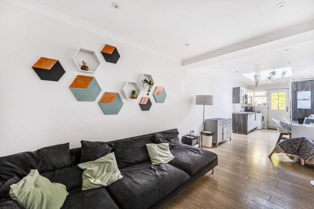 2 bed Mid Terraced House for rent in Richmond. From Chestertons Estate Agents - Kew Lettings