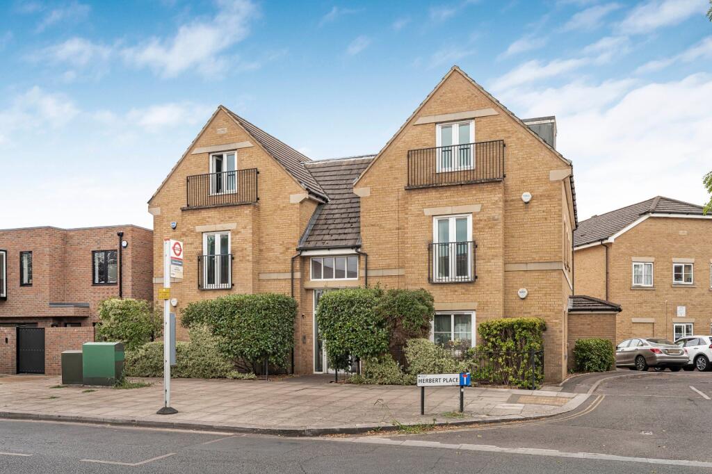 2 bed 1st Floor Flat for rent in Isleworth. From Chestertons Estate Agents - Kew Lettings 2 bed 1st Floor Flat for rent in Isleworth. From Chestertons Estate Agents - Kew Lettings