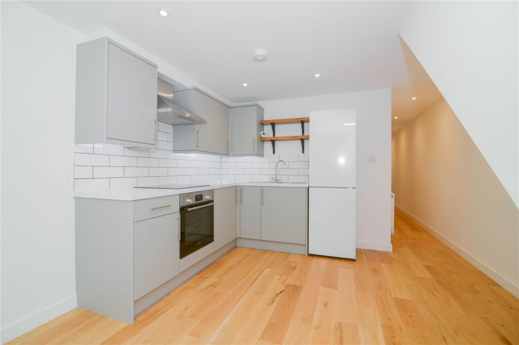 2 bed 1st Floor Flat for rent in Richmond upon Thames. From Chestertons Estate Agents - Kew Lettings