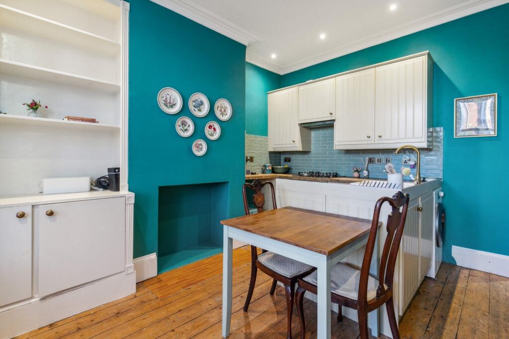 2 bed Detached for rent in Richmond upon Thames. From Chestertons Estate Agents - Kew Lettings