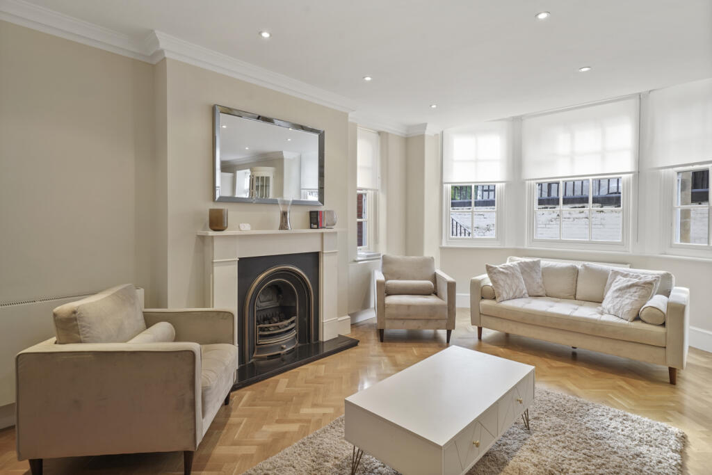 2 bed Mid Terraced House for rent in Chelsea. From Chestertons Estate Agents - Knightsbridge Lettings