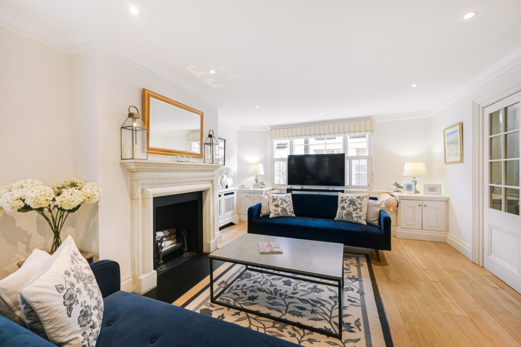3 bed Mews for rent in Westminster. From Chestertons Estate Agents - Knightsbridge Lettings