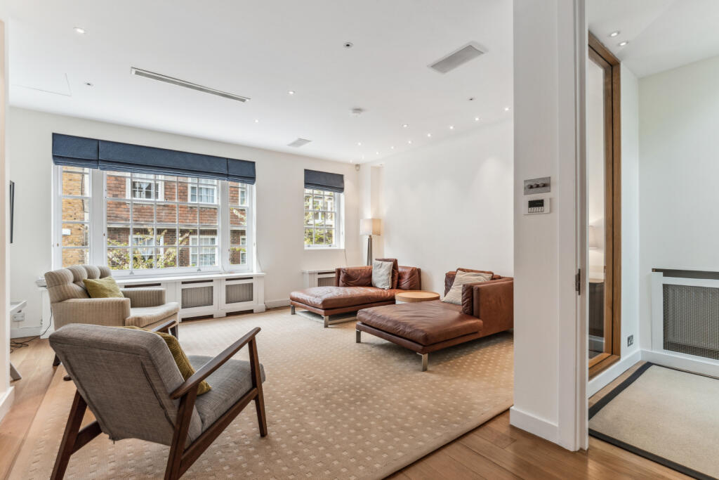 3 bed Mews for rent in Chelsea. From Chestertons Estate Agents - Knightsbridge Lettings