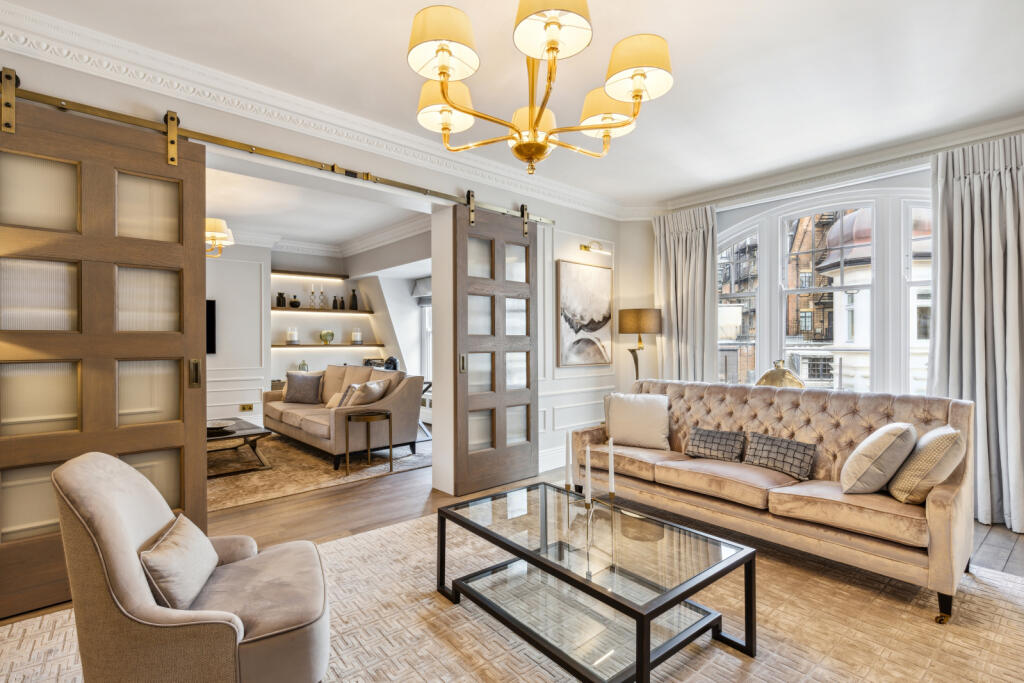 5 bed Mid Terraced House for rent in Chelsea. From Chestertons - South West Prime