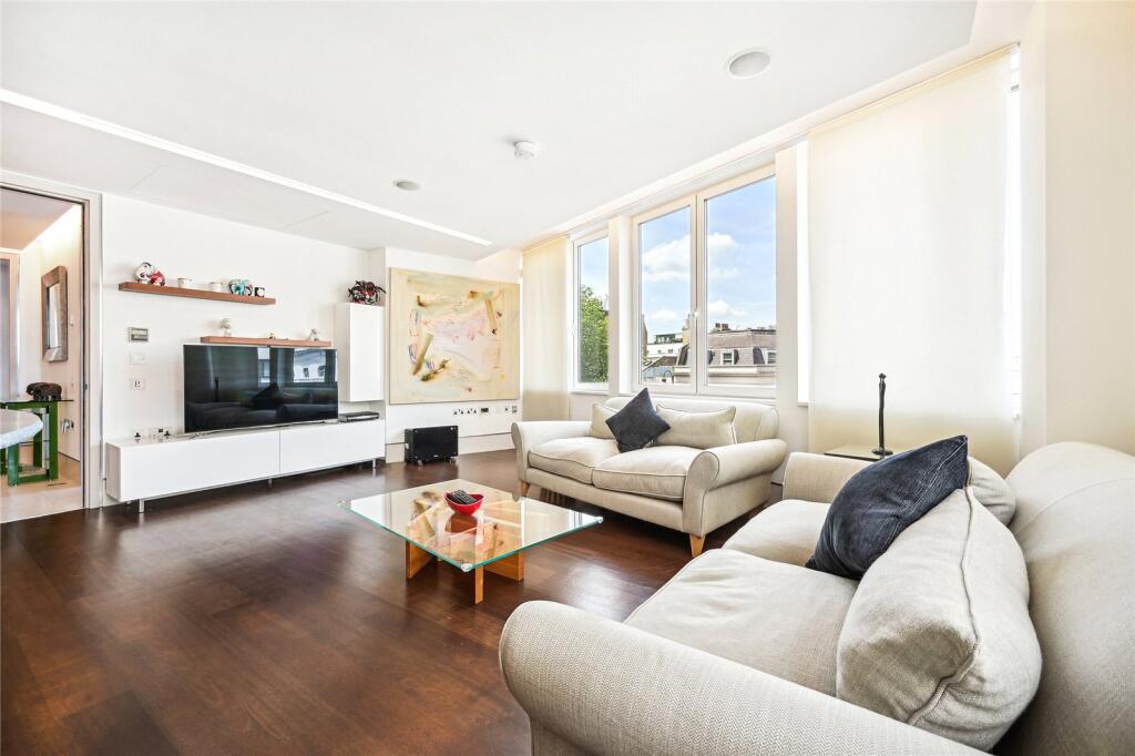 2 bed Mid Terraced House for rent in Chelsea. From Chestertons - South West Prime