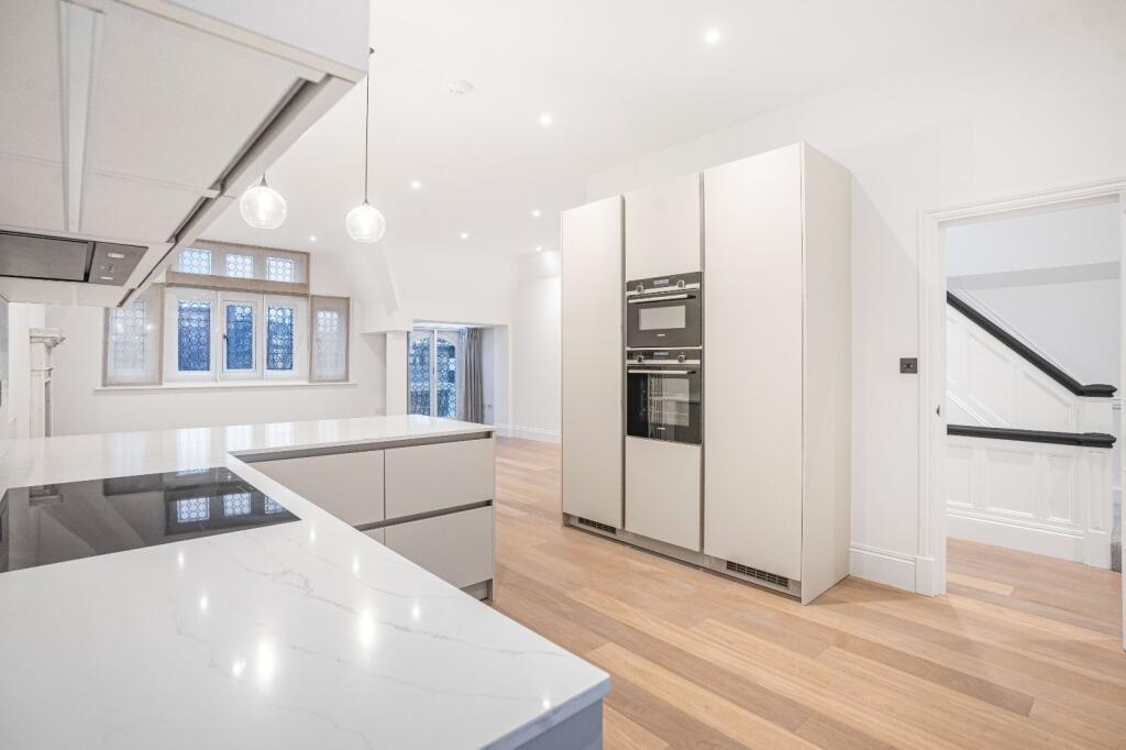 3 bed 1st Floor Flat for rent in Chelsea. From Chestertons - South West Prime