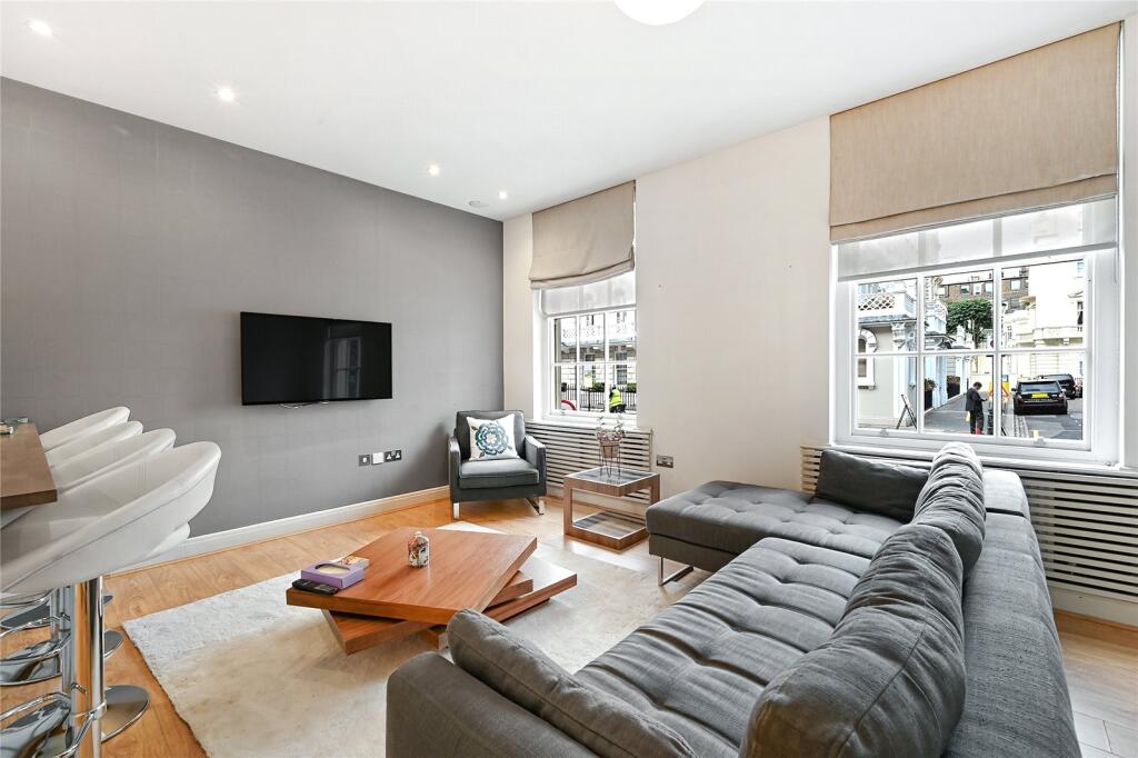 1 bed Mid Terraced House for rent in Chelsea. From Chestertons - South West Prime