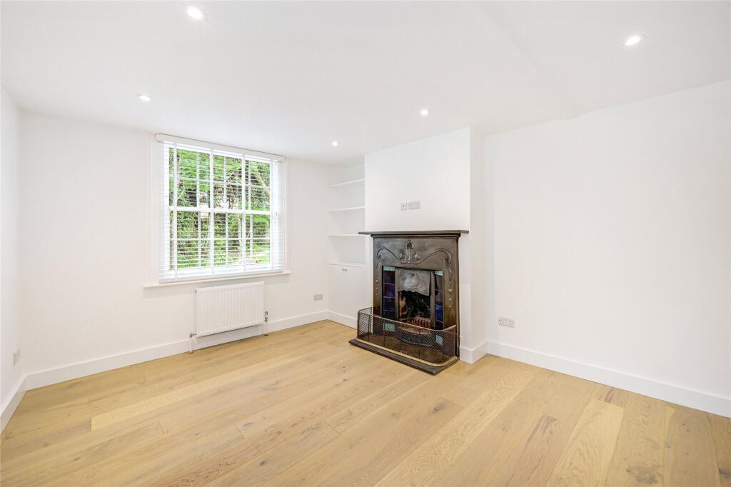 1 bed Semi Detached for rent in Chelsea. From Chestertons - South West Prime