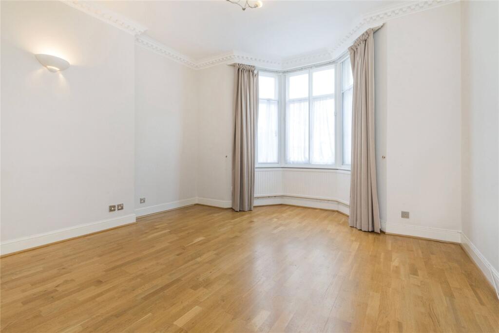 2 bed Mid Terraced House for rent in Chelsea. From Chestertons - South West Prime