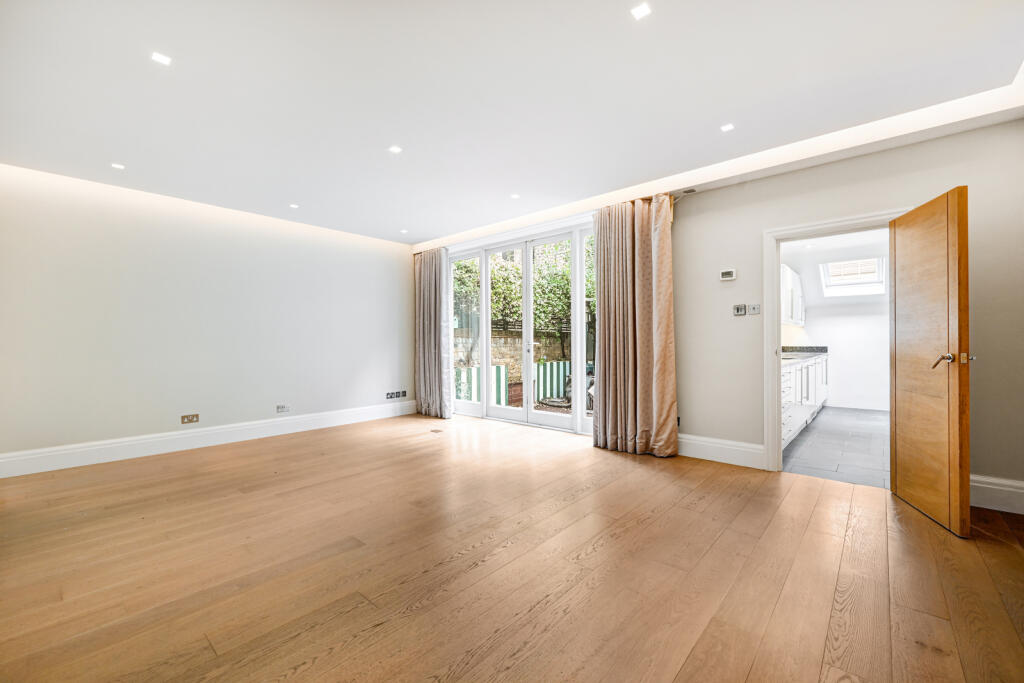 4 bed Mews for rent in Chelsea. From Chestertons - South West Prime