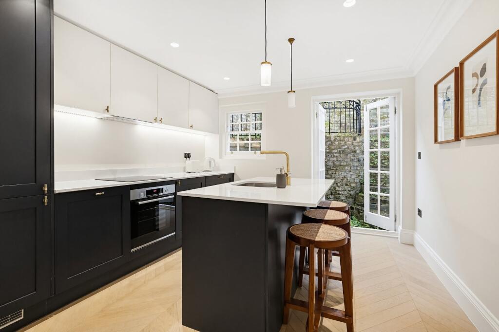 3 bed Mid Terraced House for rent in Chelsea. From Chestertons - South West Prime