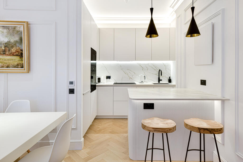 2 bed Mid Terraced House for rent in Chelsea. From Chestertons - South West Prime