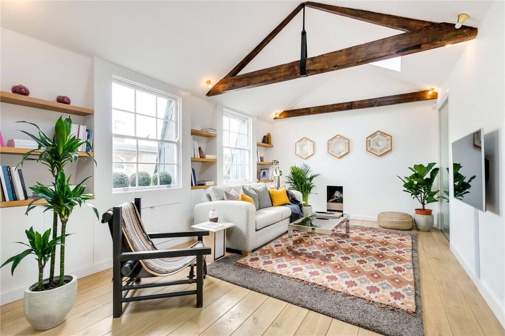 1 bed Mid Terraced House for rent in Chelsea. From Chestertons - South West Prime
