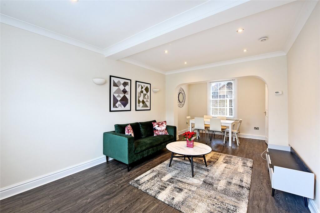 1 bed Mid Terraced House for rent in Chelsea. From Chestertons - South West Prime