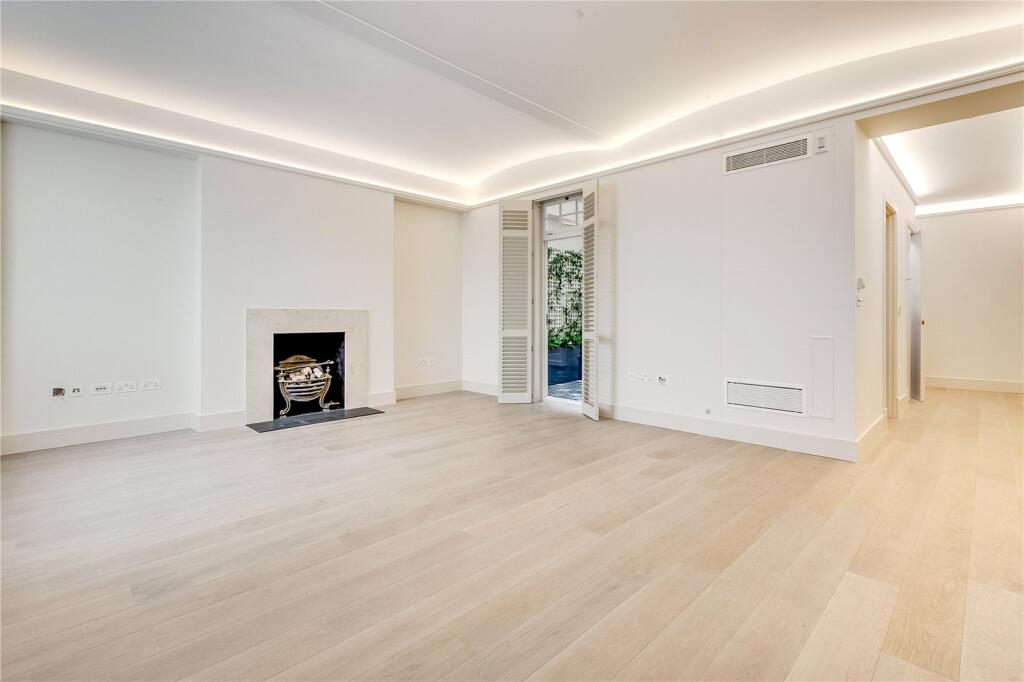 3 bed Mid Terraced House for rent in Chelsea. From Chestertons - South West Prime