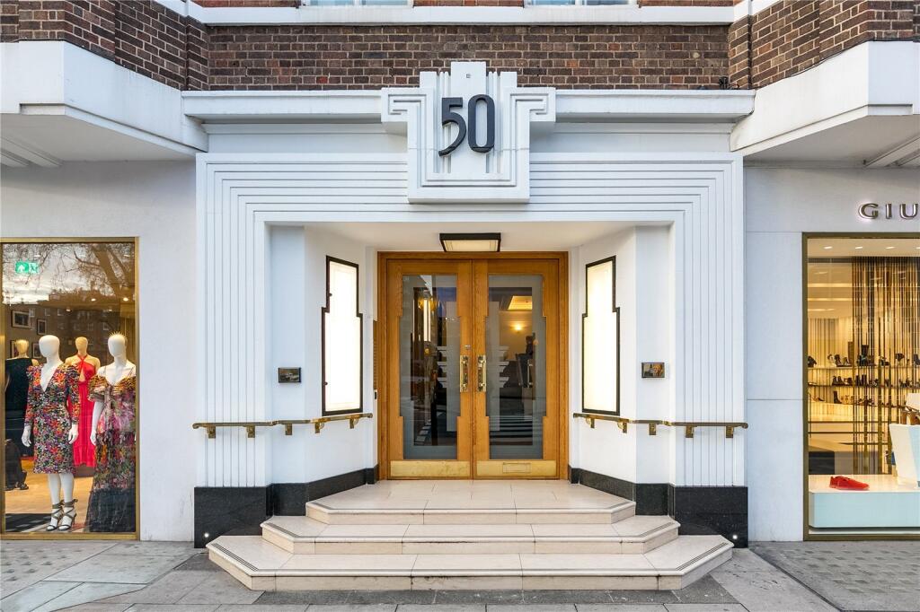 2 bed Mid Terraced House for rent in Chelsea. From Chestertons - South West Prime
