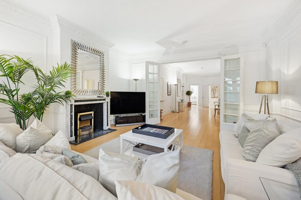4 bed Mid Terraced House for rent in Chelsea. From Chestertons - South West Prime