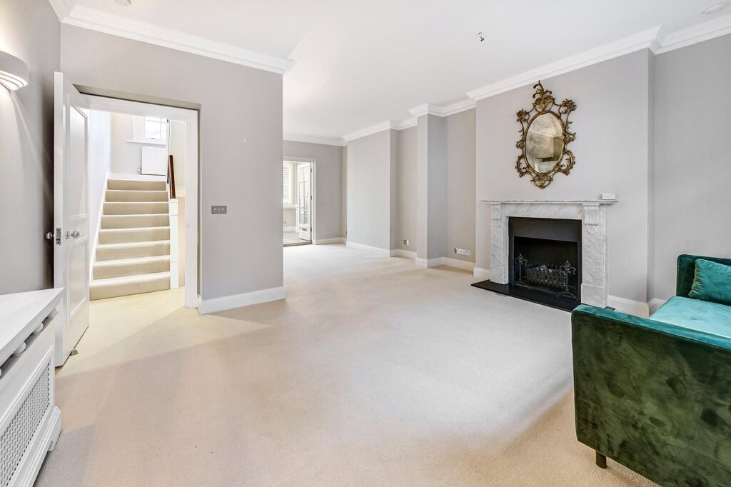 2 bed Mid Terraced House for rent in Chelsea. From Chestertons - South West Prime
