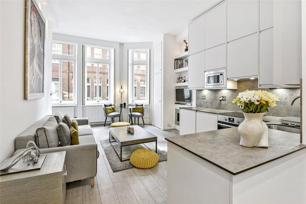 1 bed Mid Terraced House for rent in Chelsea. From Chestertons - South West Prime