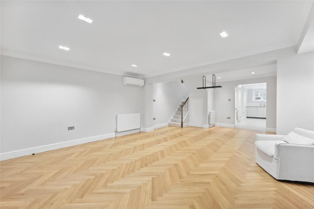 4 bed Mid Terraced House for rent in Chelsea. From Chestertons - South West Prime 4 bed Mid Terraced House for rent in Chelsea. From Chestertons - South West Prime