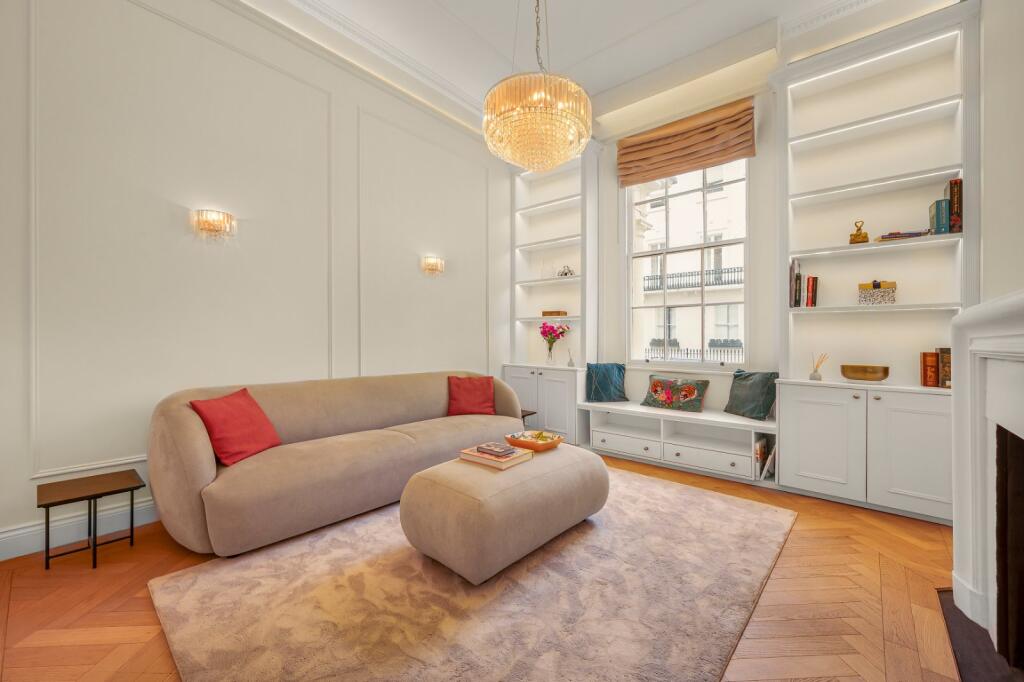 2 bed Mid Terraced House for rent in Chelsea. From Chestertons - South West Prime