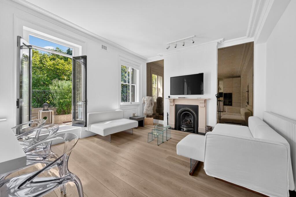 2 bed Mid Terraced House for rent in Chelsea. From Chestertons - South West Prime