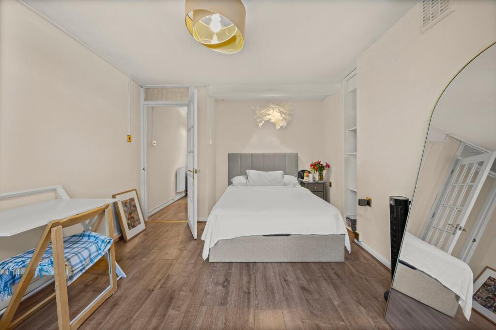 4 bed Mid Terraced House for rent in Chelsea. From Chestertons - South West Prime