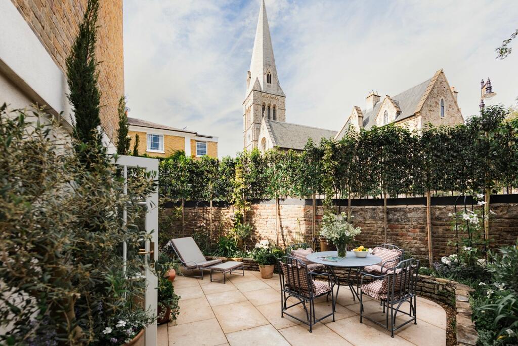 2 bed End of Terrace for rent in Chelsea. From Chestertons - South West Prime 2 bed End of Terrace for rent in Chelsea. From Chestertons - South West Prime