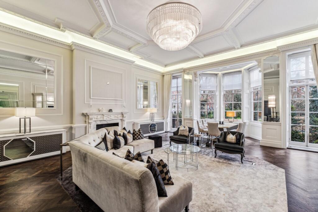 2 bed Mid Terraced House for rent in Chelsea. From Chestertons - South West Prime
