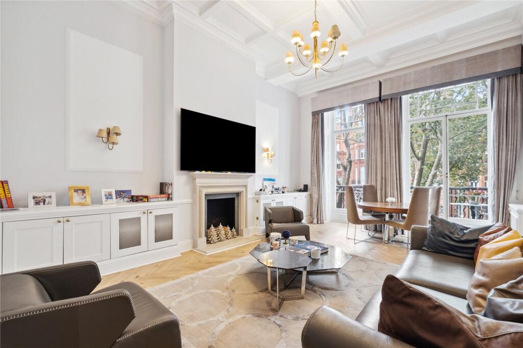 2 bed Mid Terraced House for rent in Chelsea. From Chestertons - South West Prime 2 bed Mid Terraced House for rent in Chelsea. From Chestertons - South West Prime