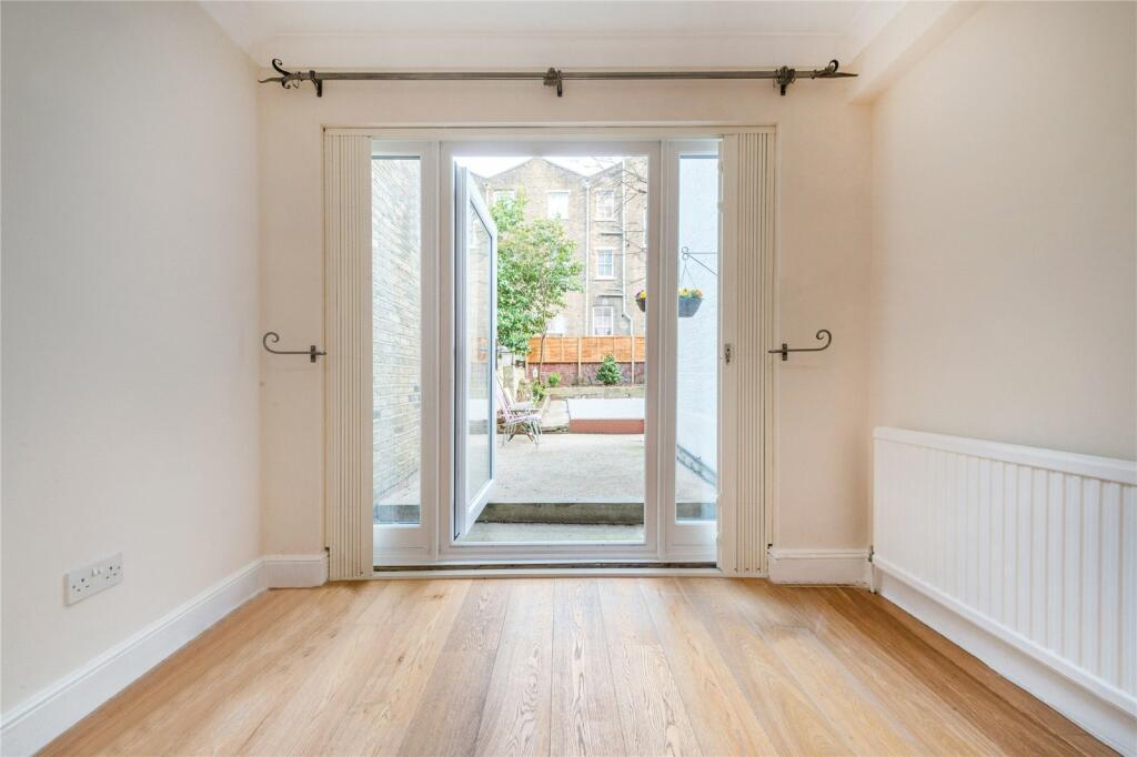 1 bed Mid Terraced House for rent in Paddington. From Chestertons Estate Agents - Little Venice Lettings