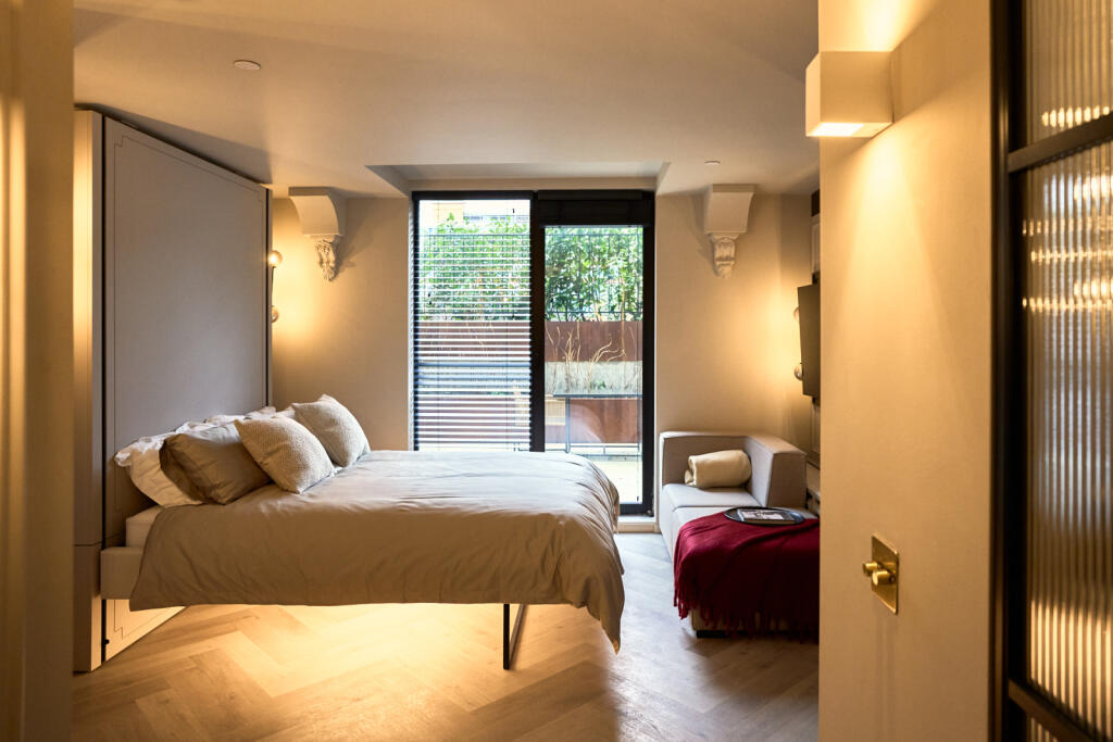 4 bed 1st Floor Flat for rent in Willesden. From Chestertons Estate Agents - Little Venice Lettings 4 bed 1st Floor Flat for rent in Willesden. From Chestertons Estate Agents - Little Venice Lettings