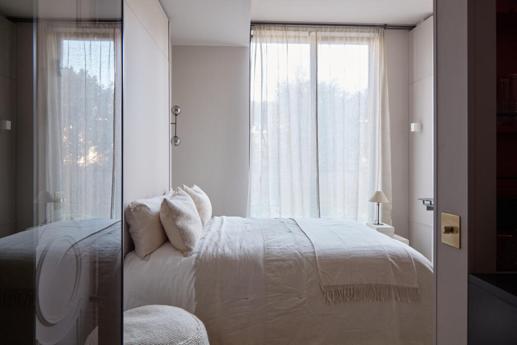 4 bed 1st Floor Flat for rent in Willesden. From Chestertons Estate Agents - Little Venice Lettings 4 bed 1st Floor Flat for rent in Willesden. From Chestertons Estate Agents - Little Venice Lettings