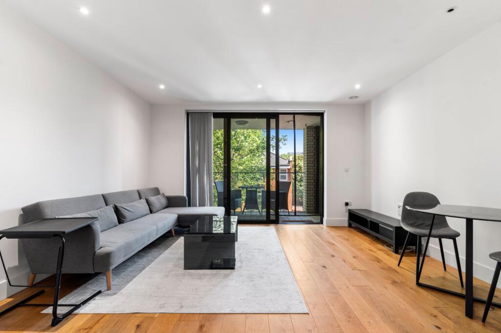 1 bed 1st Floor Flat for rent in Paddington. From Chestertons Estate Agents - Little Venice Lettings