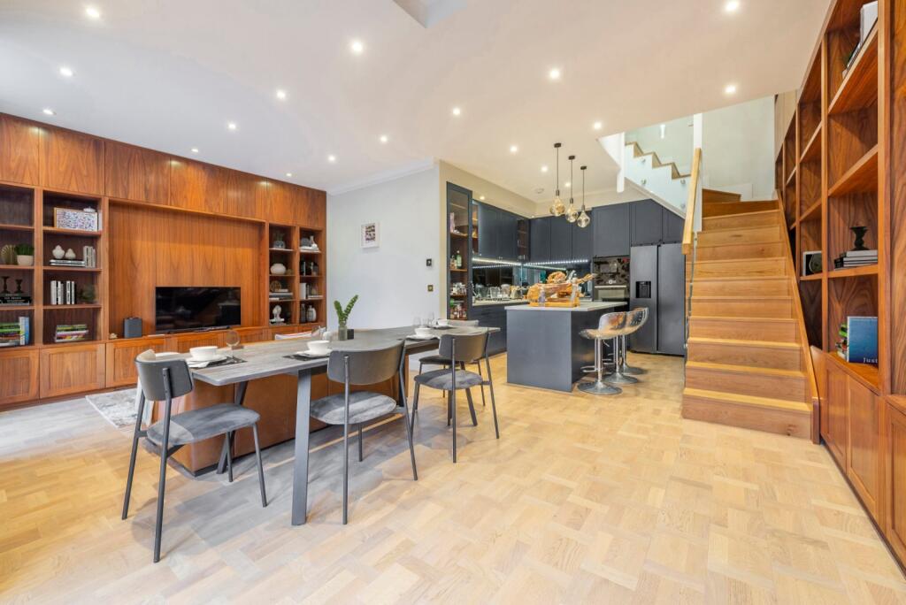 3 bed 1st Floor Flat for rent in Paddington. From Chestertons Estate Agents - Little Venice Lettings 3 bed 1st Floor Flat for rent in Paddington. From Chestertons Estate Agents - Little Venice Lettings