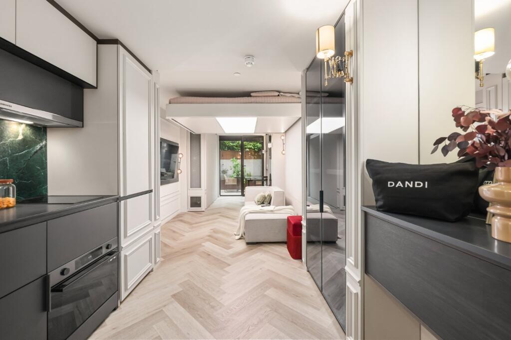 4 bed 1st Floor Flat for rent in Willesden. From Chestertons Estate Agents - Little Venice Lettings 4 bed 1st Floor Flat for rent in Willesden. From Chestertons Estate Agents - Little Venice Lettings