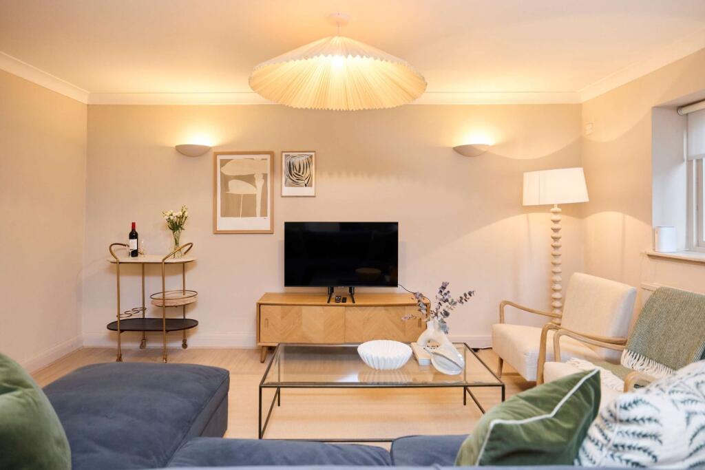 3 bed 1st Floor Flat for rent in Paddington. From Chestertons Estate Agents - Little Venice Lettings 3 bed 1st Floor Flat for rent in Paddington. From Chestertons Estate Agents - Little Venice Lettings