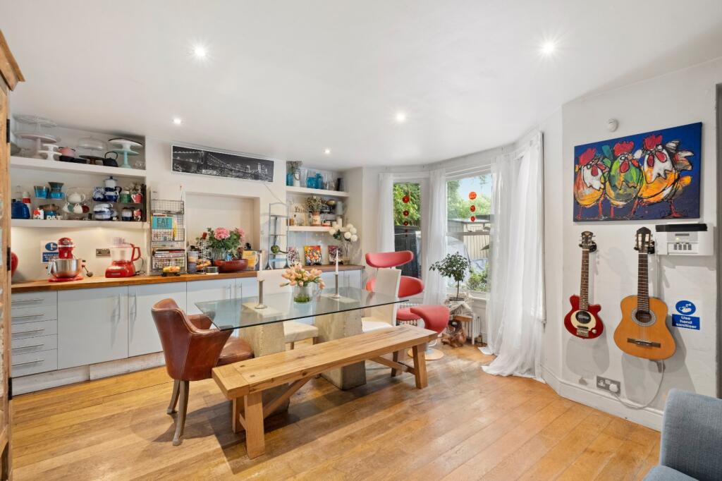 4 bed Detached for rent in Paddington. From Chestertons Estate Agents - Little Venice Lettings 4 bed Detached for rent in Paddington. From Chestertons Estate Agents - Little Venice Lettings