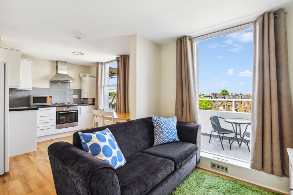 3 bed 1st Floor Flat for rent in Paddington. From Chestertons Estate Agents - Little Venice Lettings