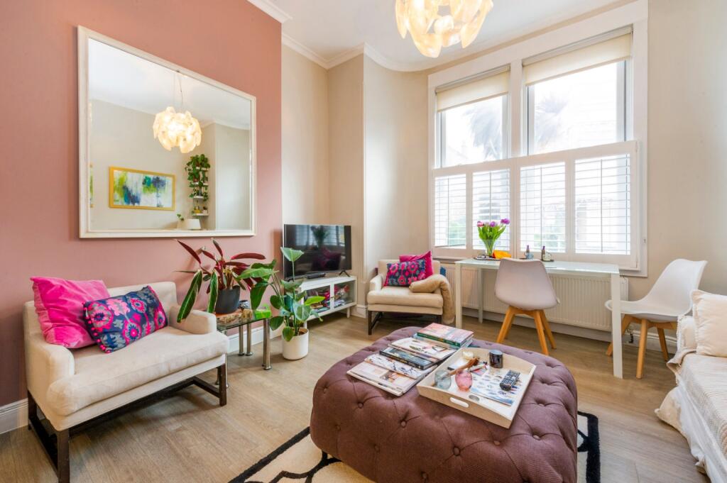 1 bed 1st Floor Flat for rent in Paddington. From Chestertons Estate Agents - Little Venice Lettings