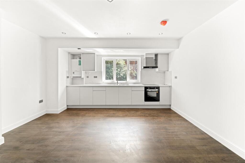 3 bed Apartment for rent in Sale. From Ashworth Holme - Sale
