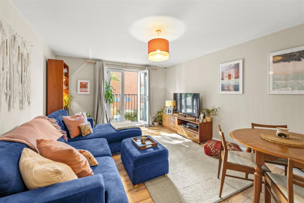 2 bed Apartment for rent in Manchester. From Ashworth Holme - Sale