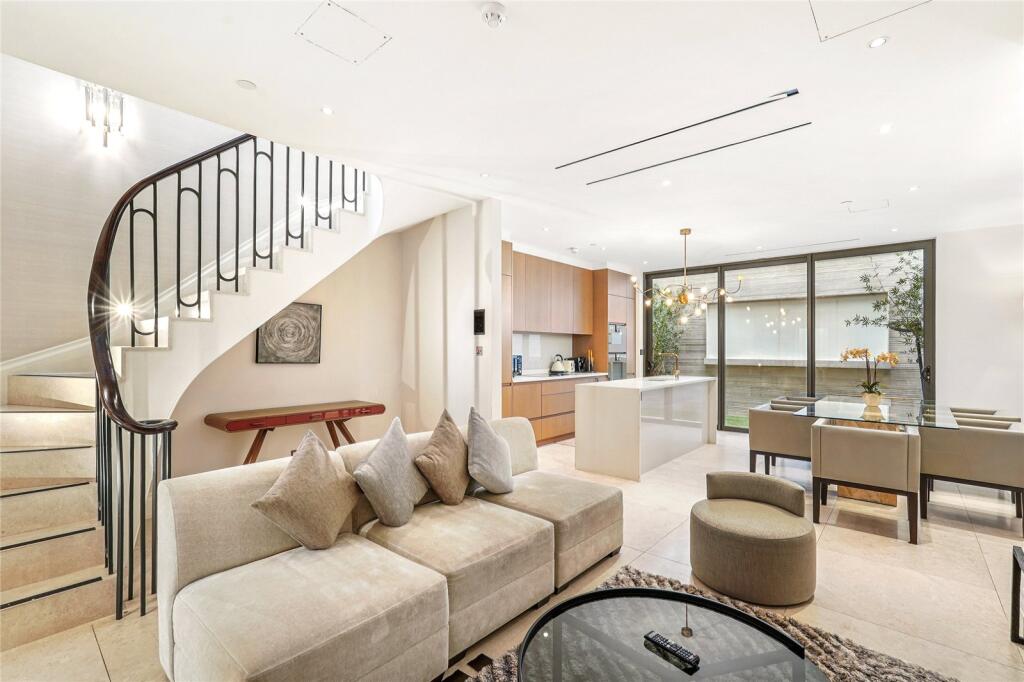 3 bed Mews for rent in Paddington. From Chestertons Estate Agents - Mayfair Lettings