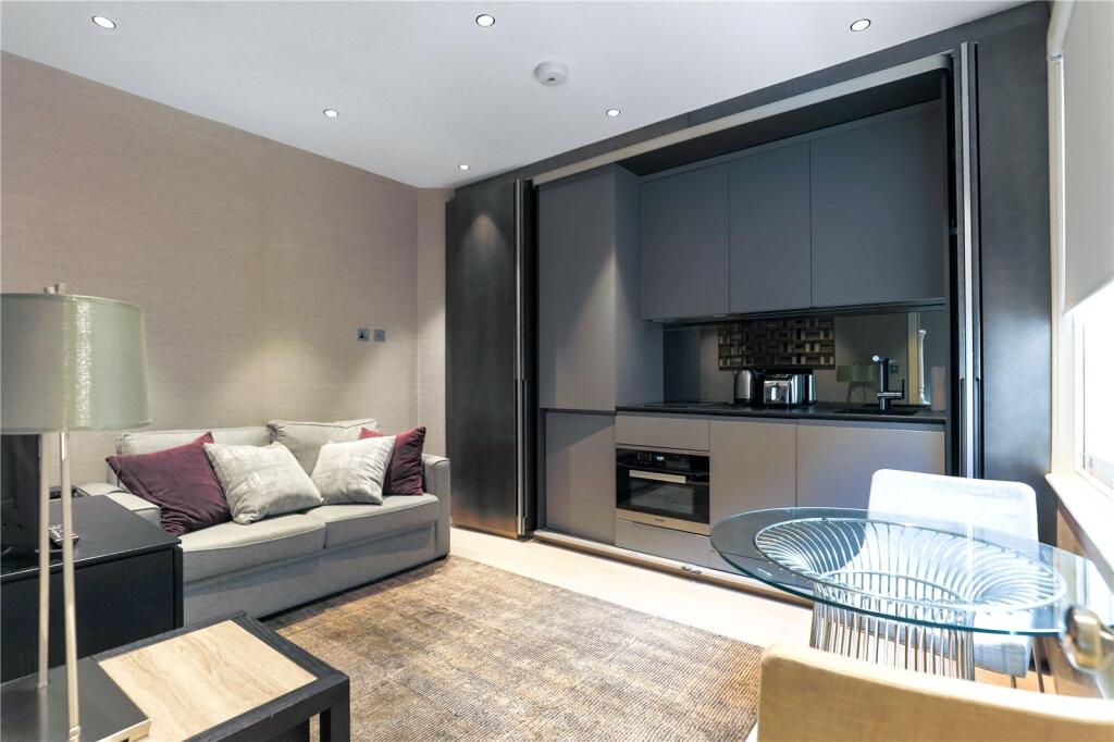 1 bed Mid Terraced House for rent in Westminster. From Chestertons Estate Agents - Mayfair Lettings