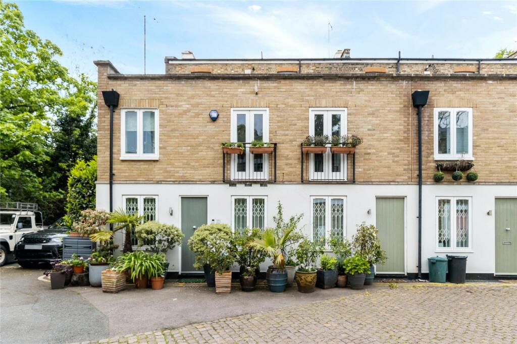 3 bed End Terraced House for rent in Kensington. From Chestertons Estate Agents - Notting Hill Lettings