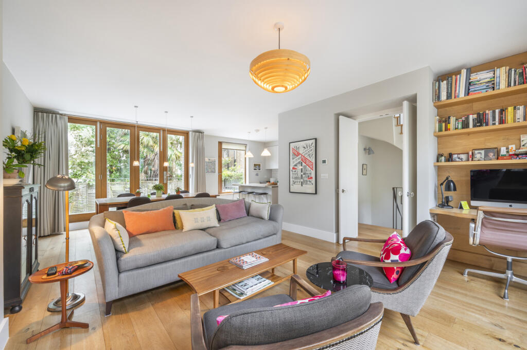 3 bed Mews for rent in Kensington. From Chestertons Estate Agents - Notting Hill Lettings