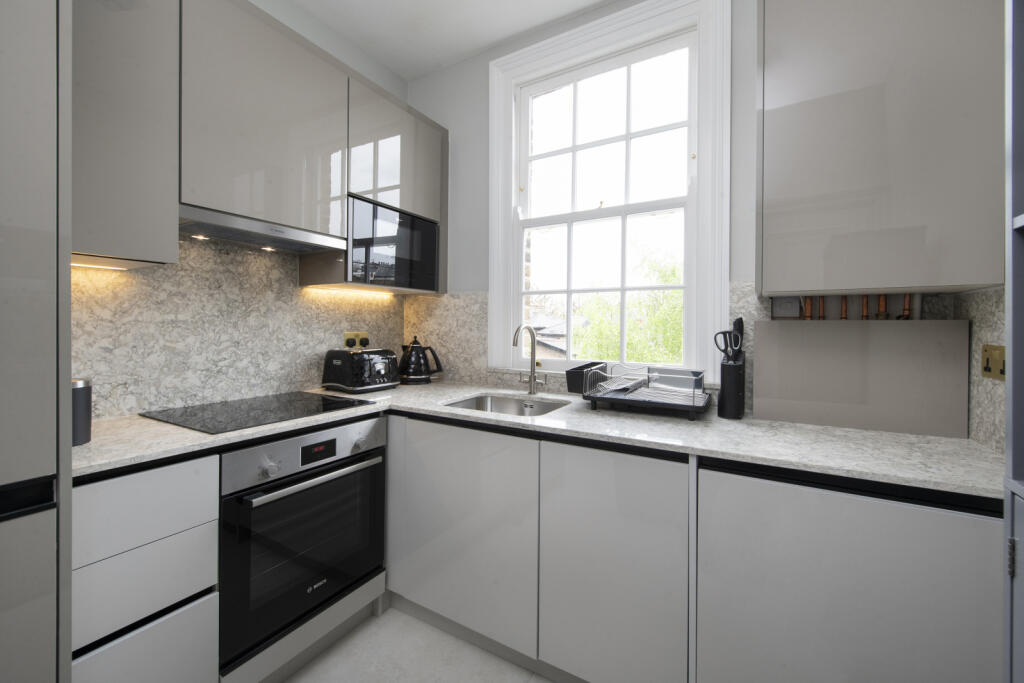 2 bed Flat for rent in Kensington. From Chestertons Estate Agents - Notting Hill Lettings