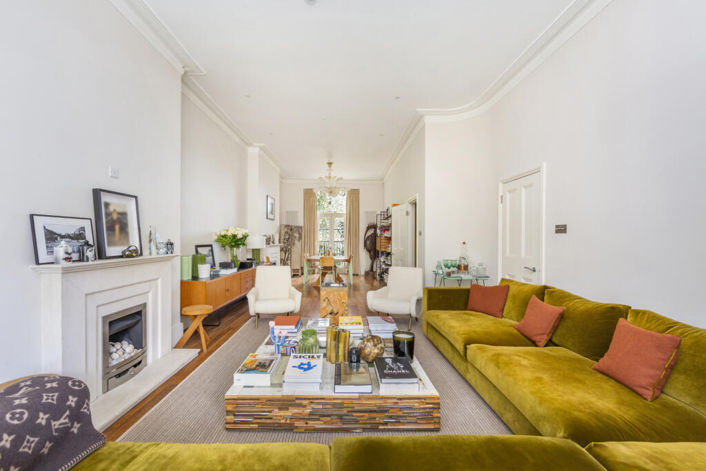 5 bed Mid Terraced House for rent in Kensington. From Chestertons Estate Agents - Notting Hill Lettings