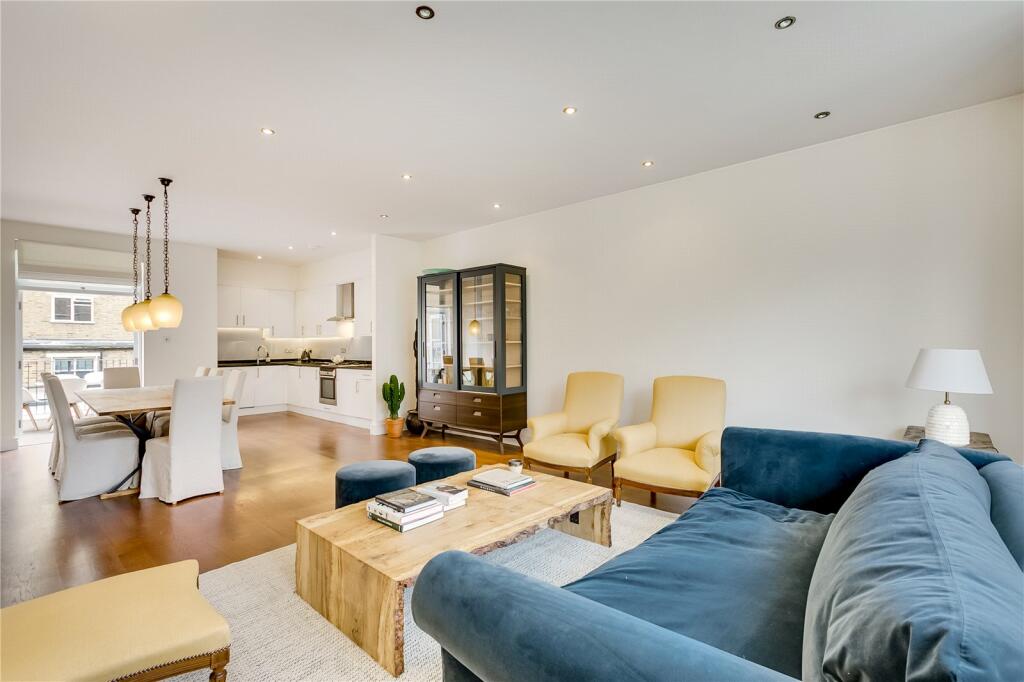 2 bed Detached House for rent in Kensington. From Chestertons Estate Agents - Notting Hill Lettings